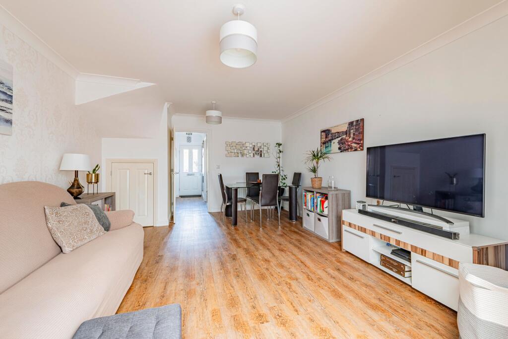 Living/Dining Room (2)