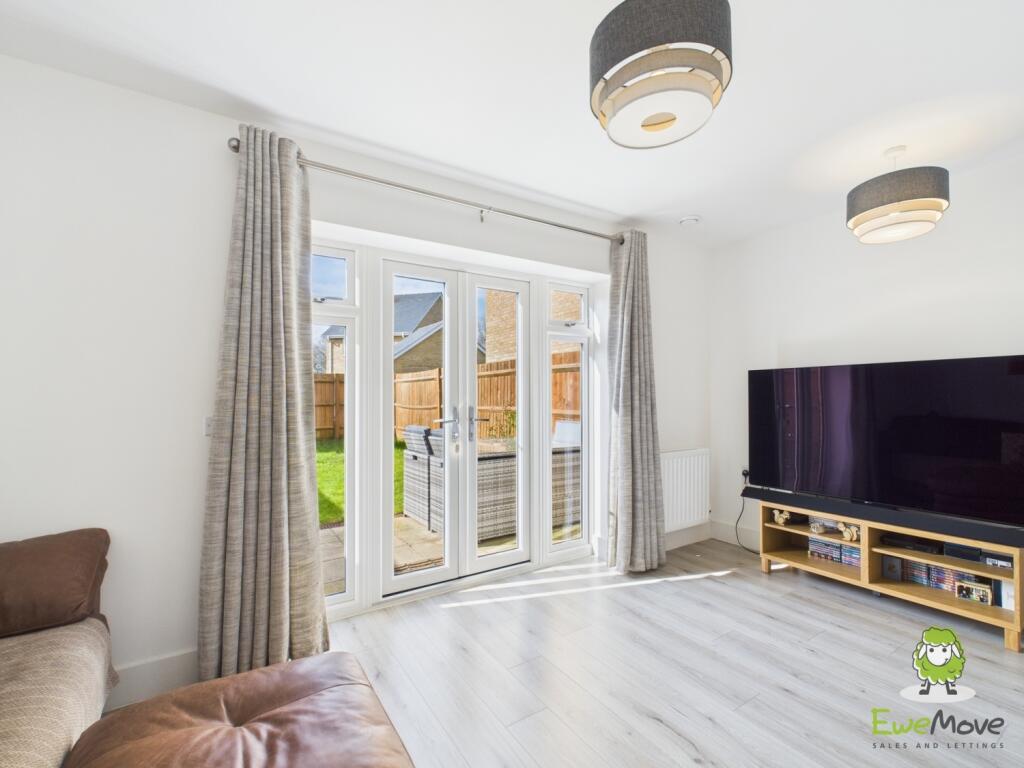 CAM03778G0-PR0186-STILL010