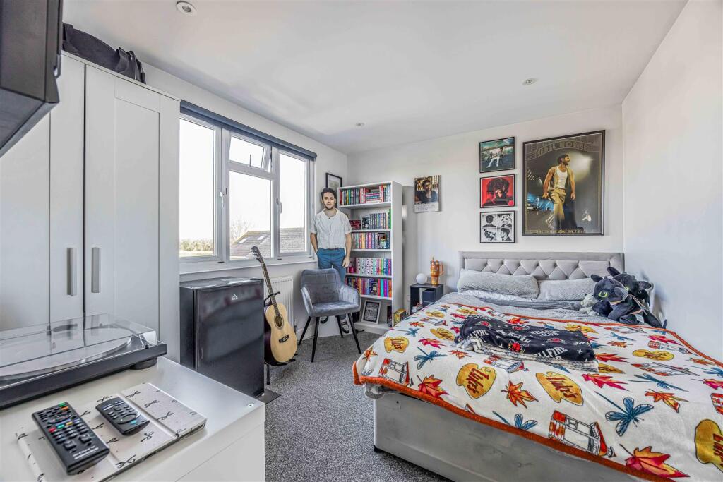 67 Cobden Avenue, Portsmouth-Small-PorticoMarketin