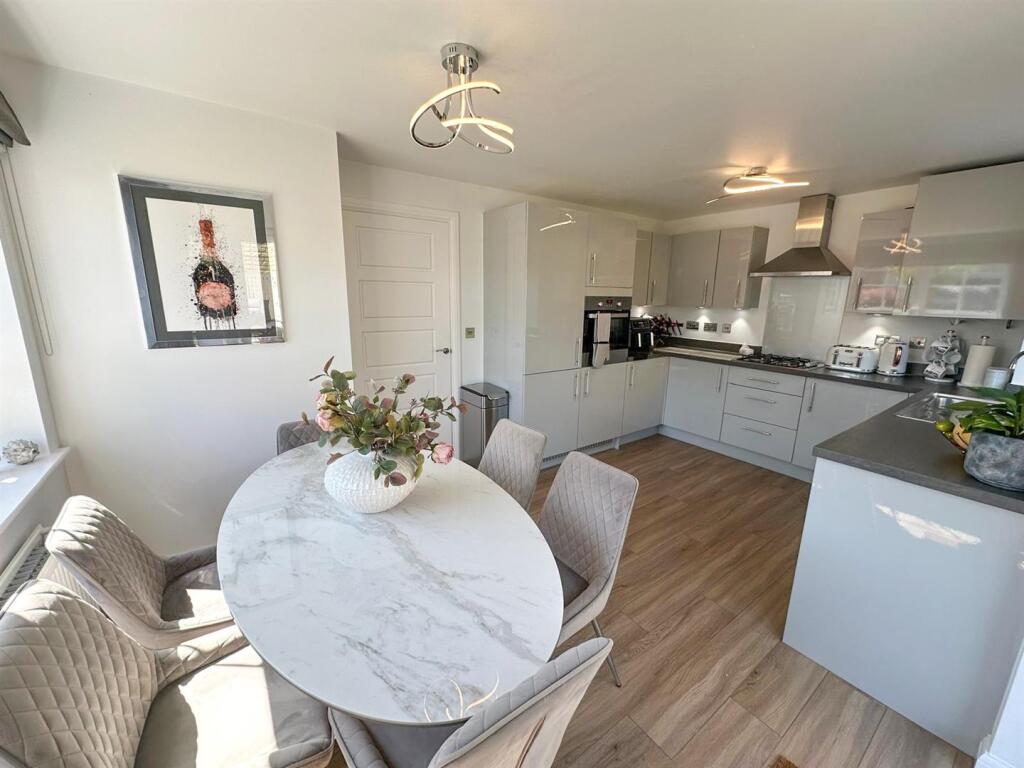 Three bed detached property, Silsden 3