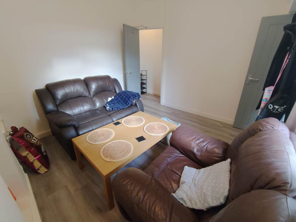 Living room (2)