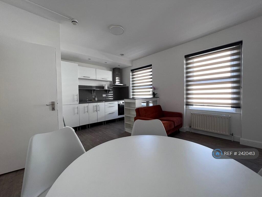 Kitchen/ Living Room