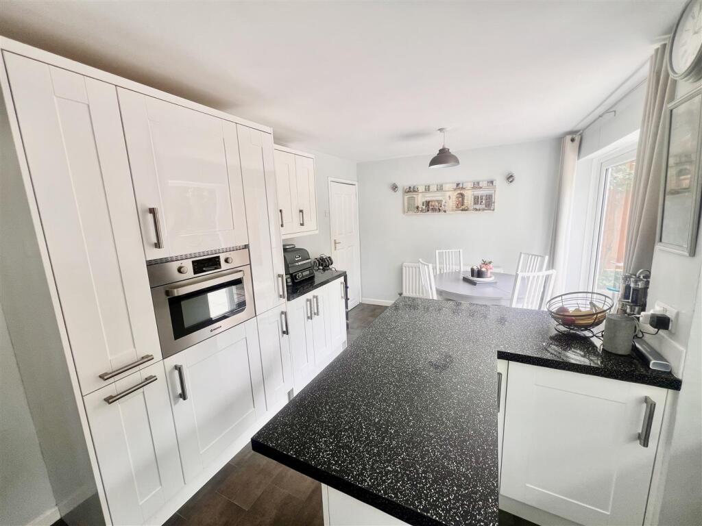 Kitchen 1.jpeg
