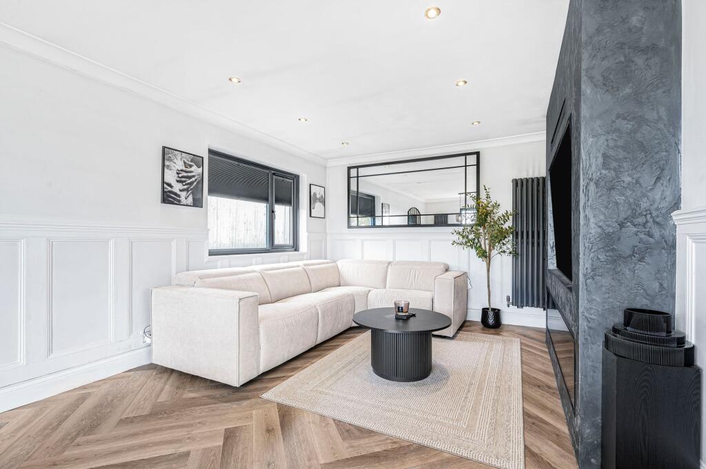 Lounge/Dining Room