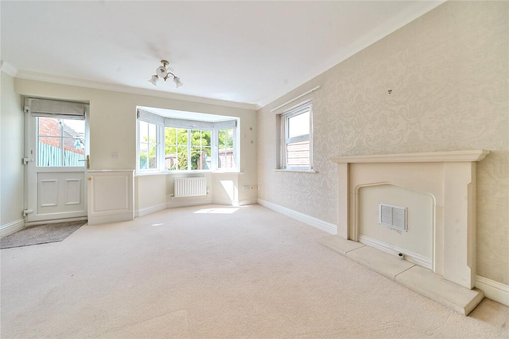 Sitting/Dining Room