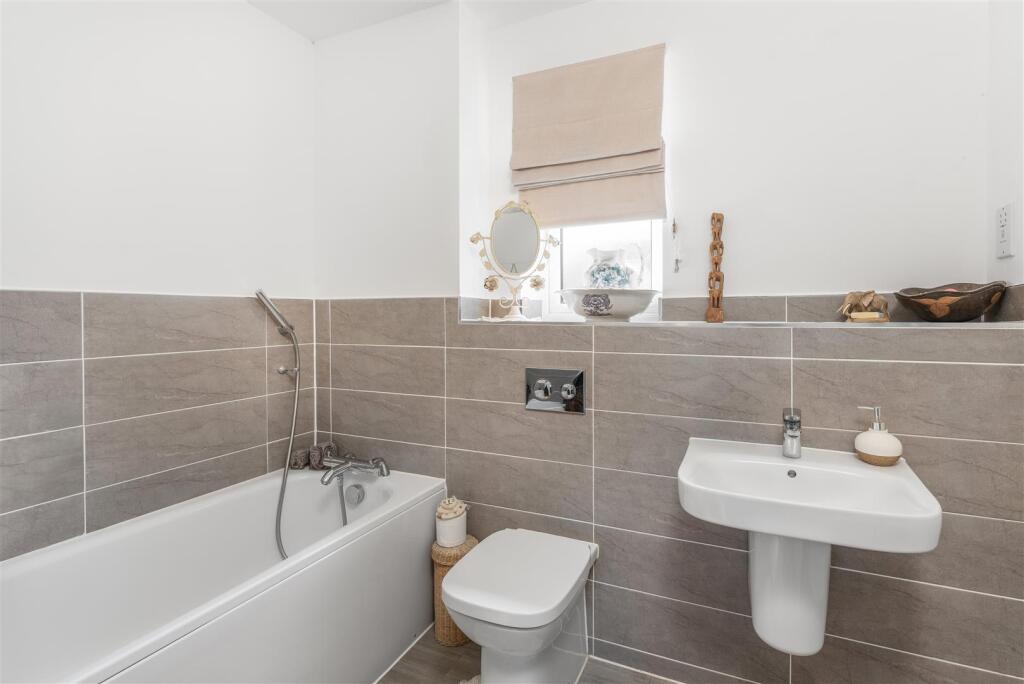40 Cotefield Drive, Bodicote-27.jpg