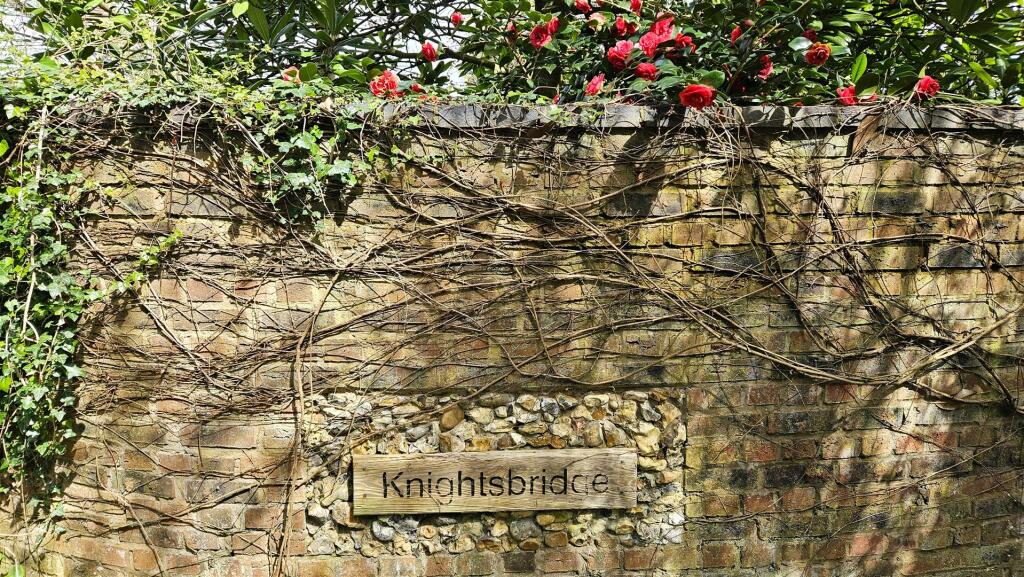 Knightsbridge.jpg