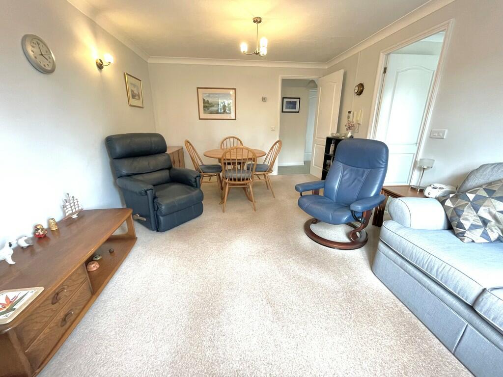 2 Barton Court Lo...