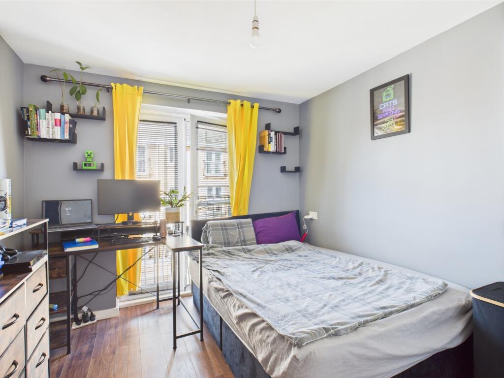 CAM03729G0-PR0049-STILL010