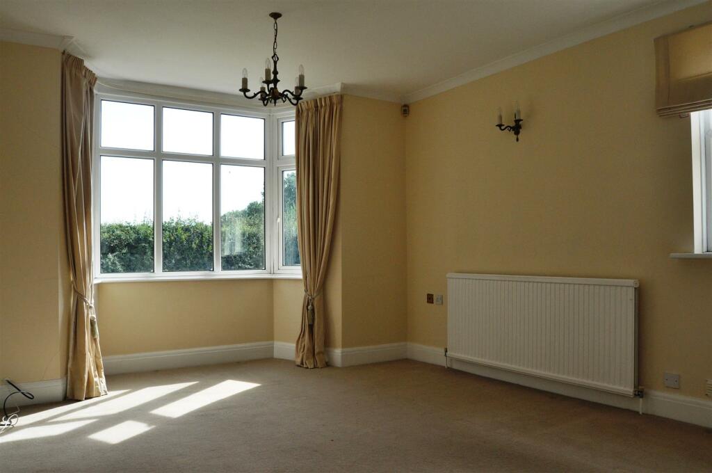 Lounge .JPG