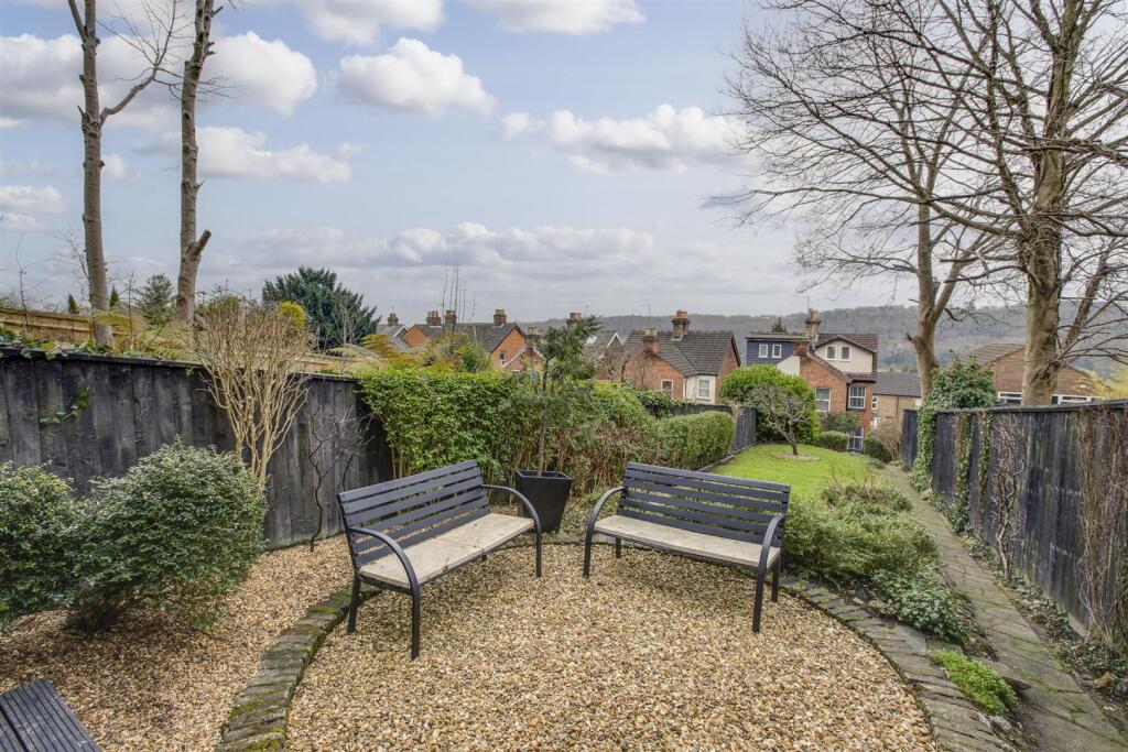 85 Totteridge Road, HP13 6EY-12.jpg