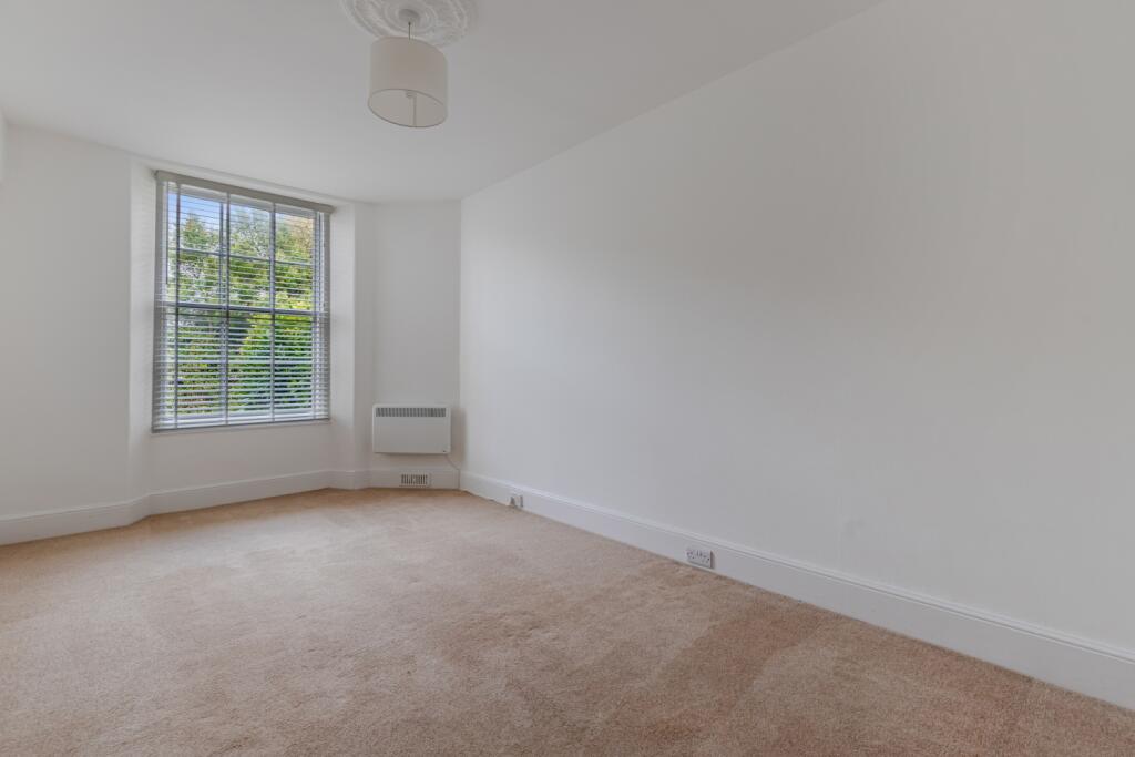 A06 - 3 Courtlands Torquay - 250414