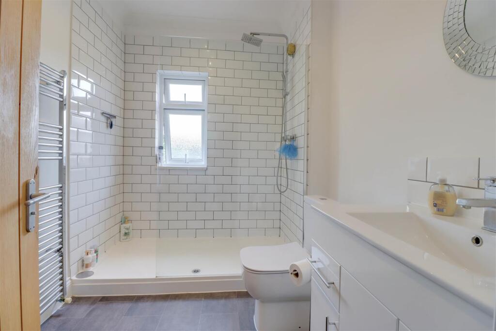 20 FANTON WALK WICKFORD INSIDE-8.jpg