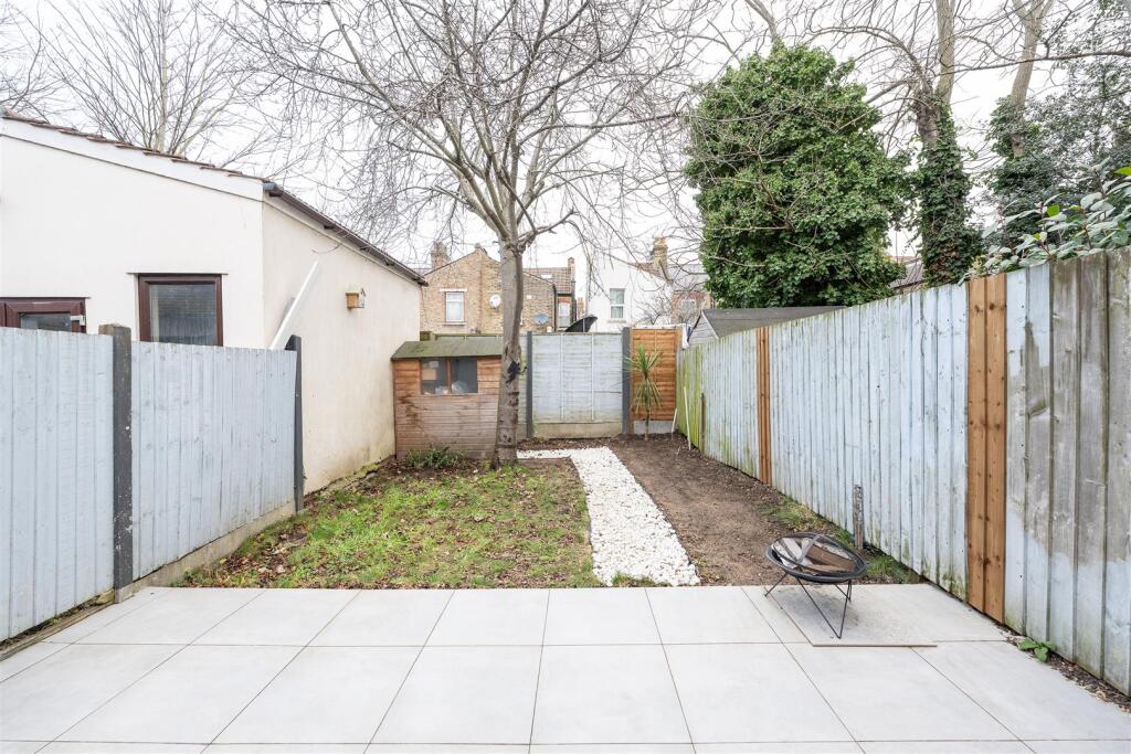 Colchester Road, E10