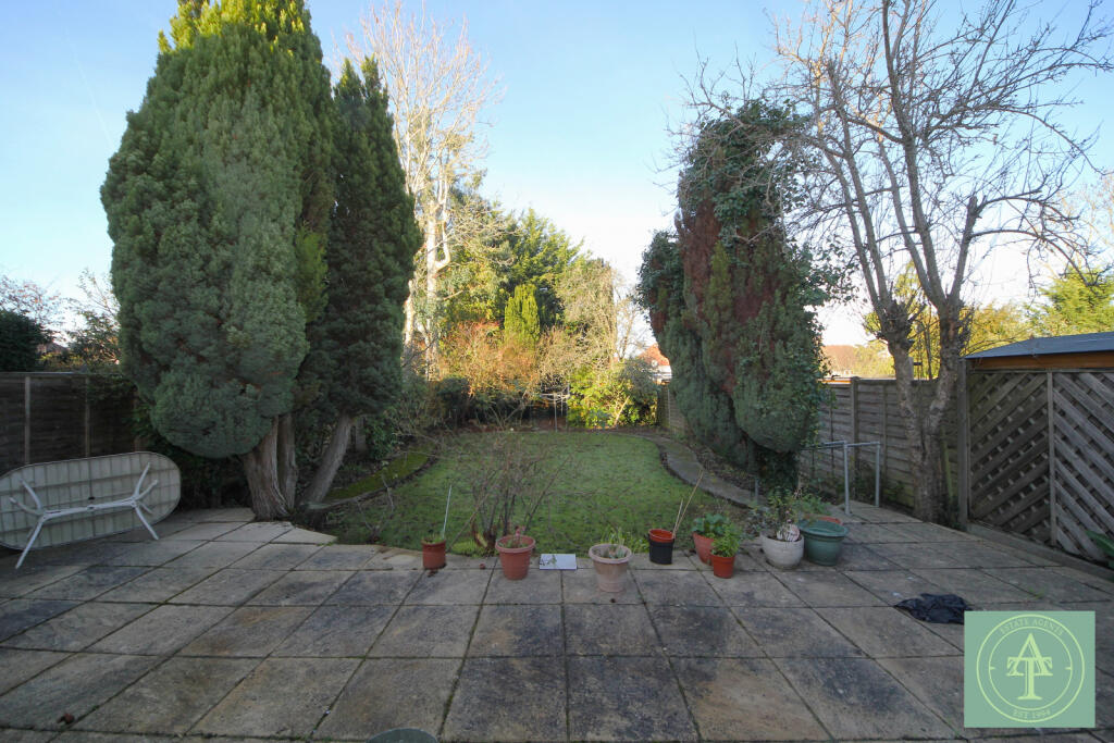 Queen Elizabeth's Drive, Southgate, London N14