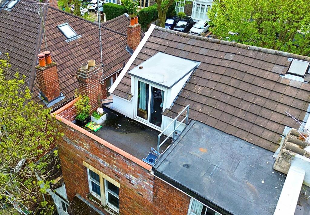 28 - Period 9 Bedroom HMO.jpg