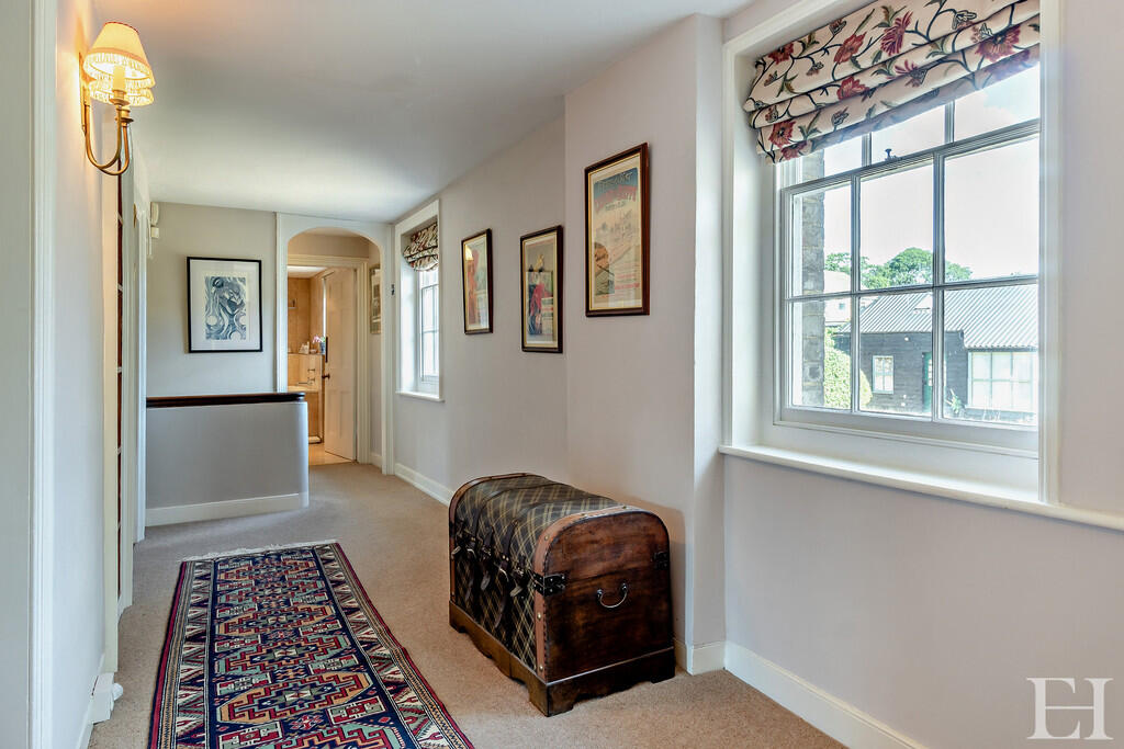 8658493-interiorW...