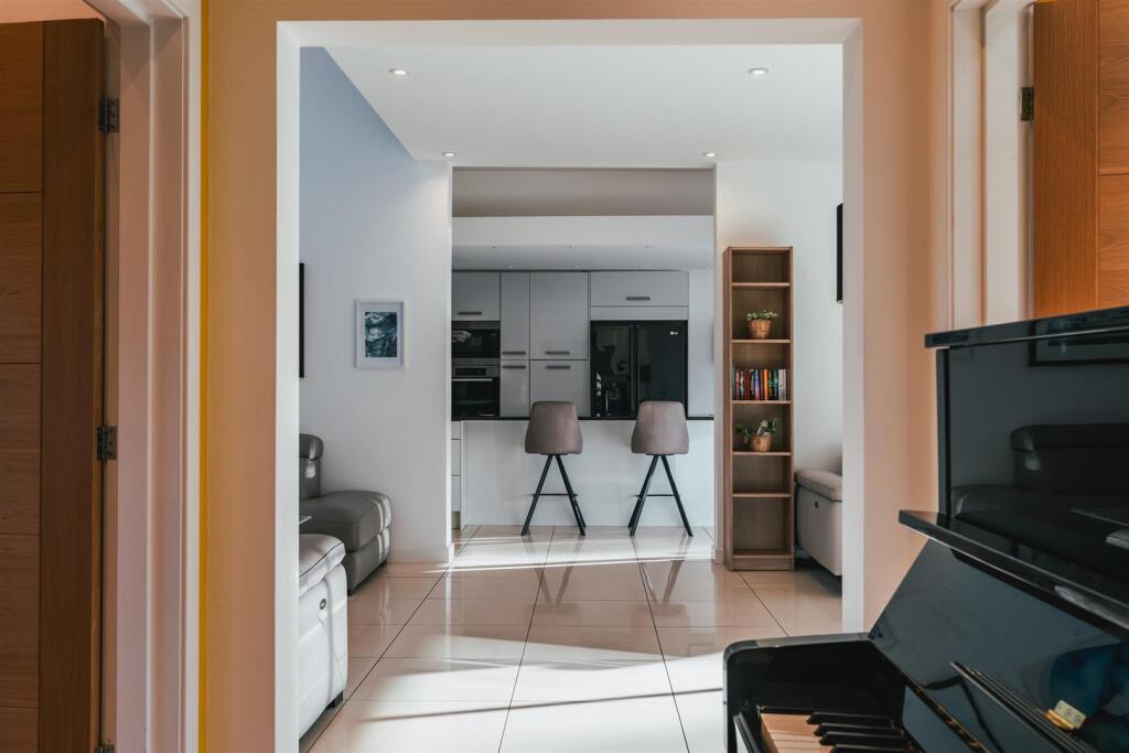 Family Room/Dining Kitchen