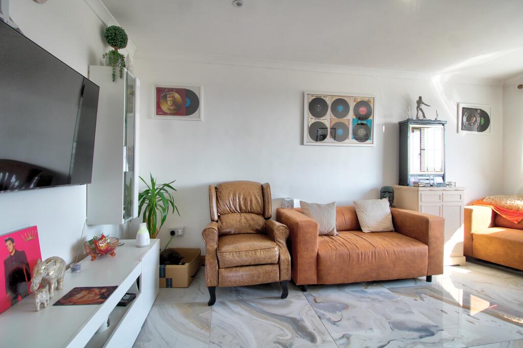 IMG_0707_8_9_Interior 4