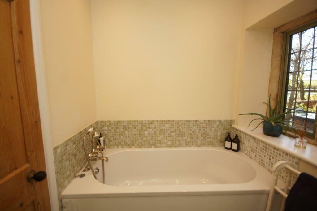 Walnut Cottage - En-suite.jpg