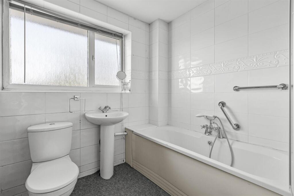 32 Campbells Ride, HP15 6TQ-4.jpg