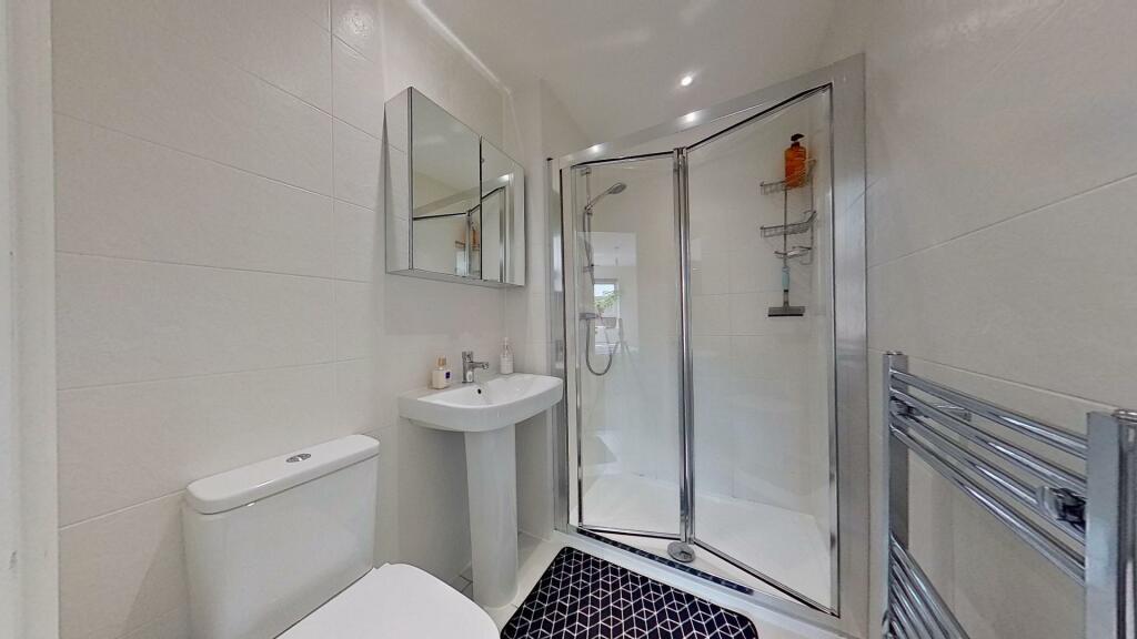 EN-SUITE SHOWER ROOM