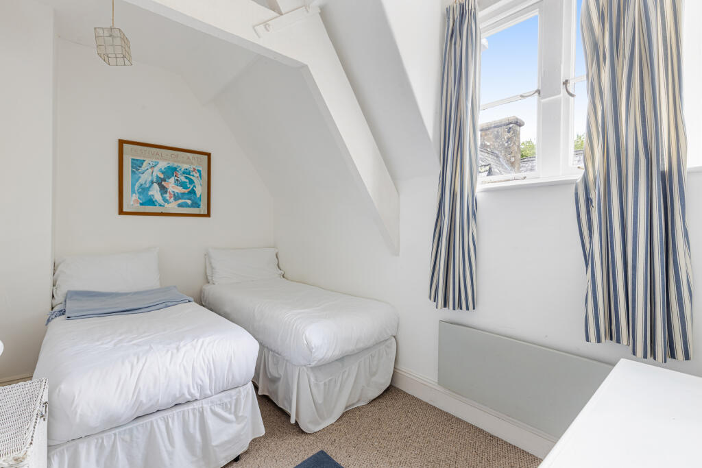 13 Twin Room 4 Sheplegh Court, Blackawton - 250717