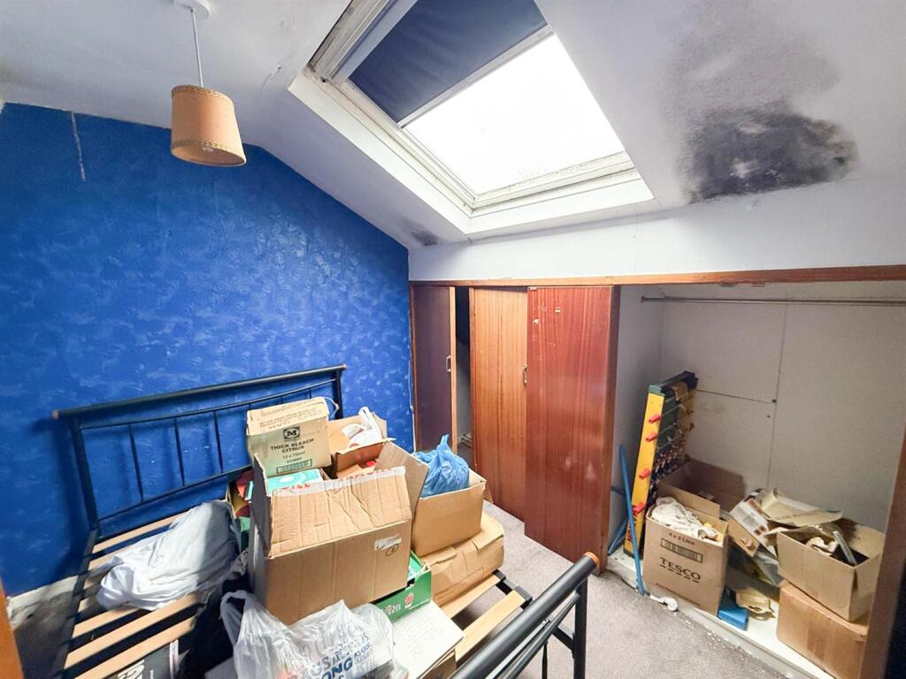 5 bed terrace Cross Hills