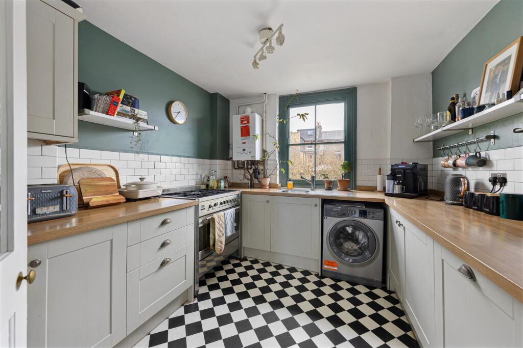 West Avenue Road, E17