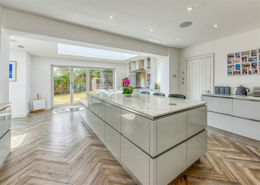 Stonegarth-Kitchen (6).jpg