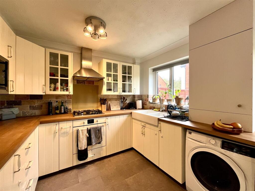 Kitchen Area Aspect 2