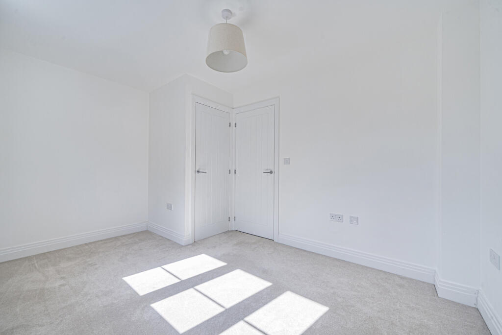 1348860-19-68bed9...