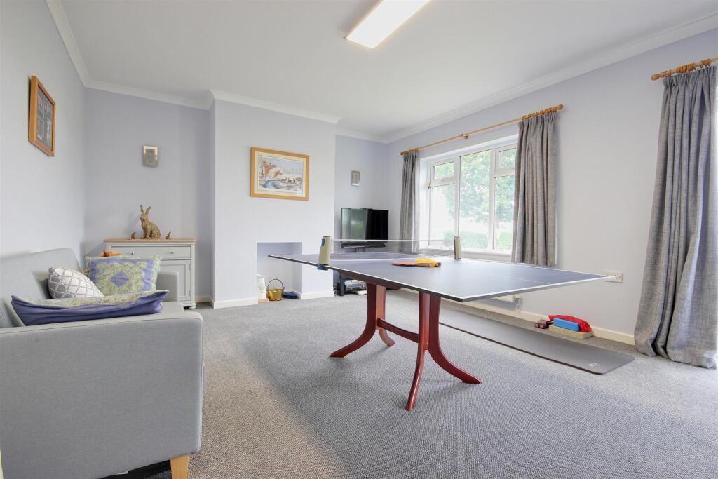 SITTING ROOM