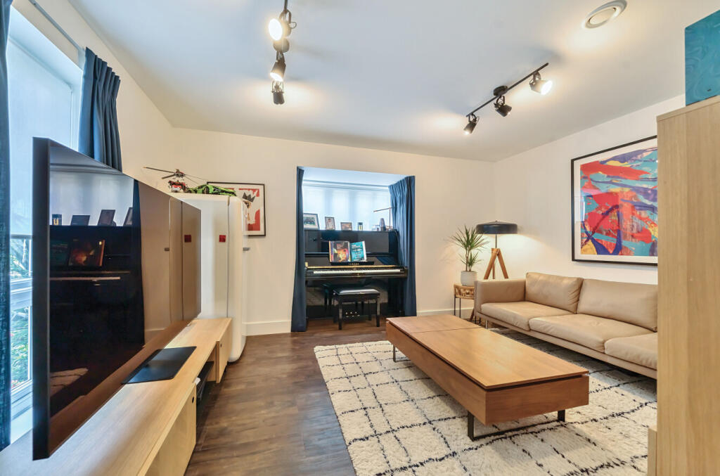 17-681c8c7dcc93b-...