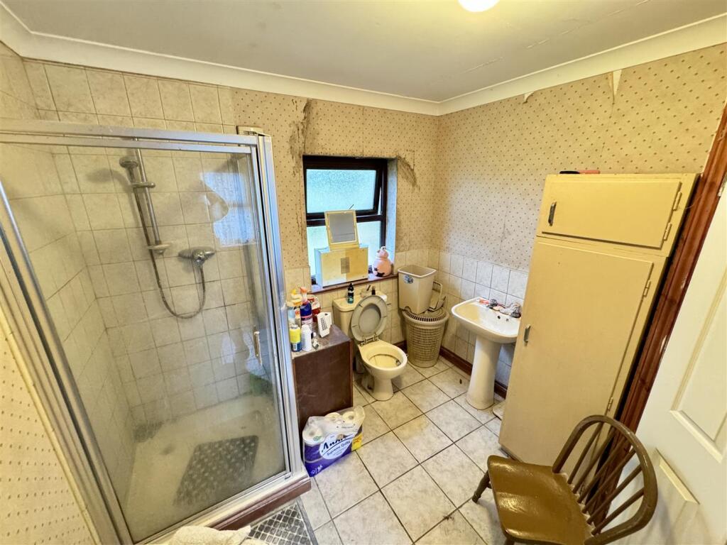 SHOWER ROOM