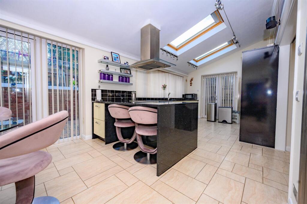 Kitchen/ Dining Room/ Breakfast Room