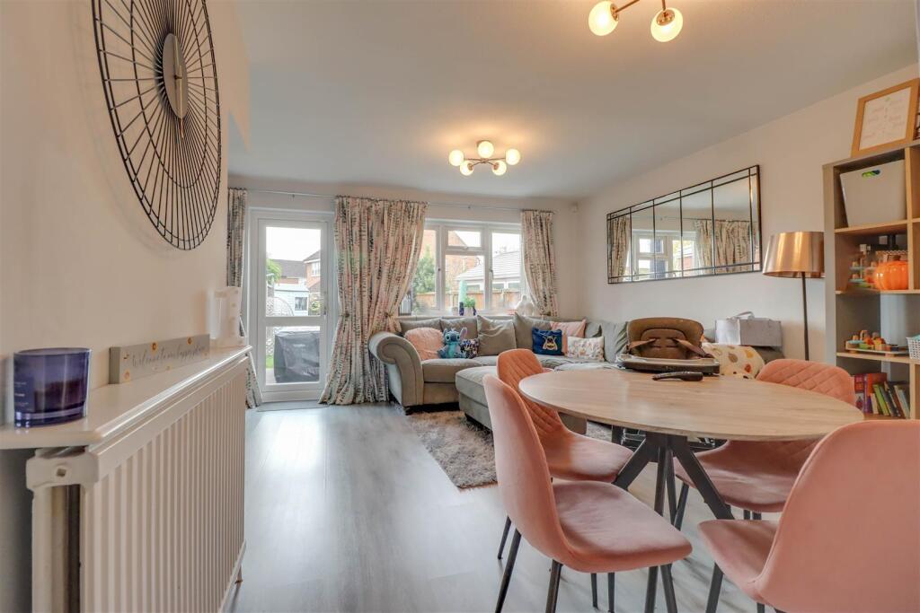 60 RODING NEW INSIDE-2.jpg