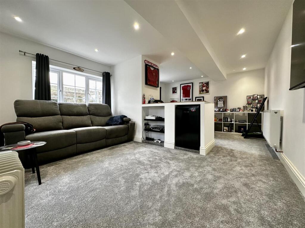 Potential annexe living and bedroom space / party