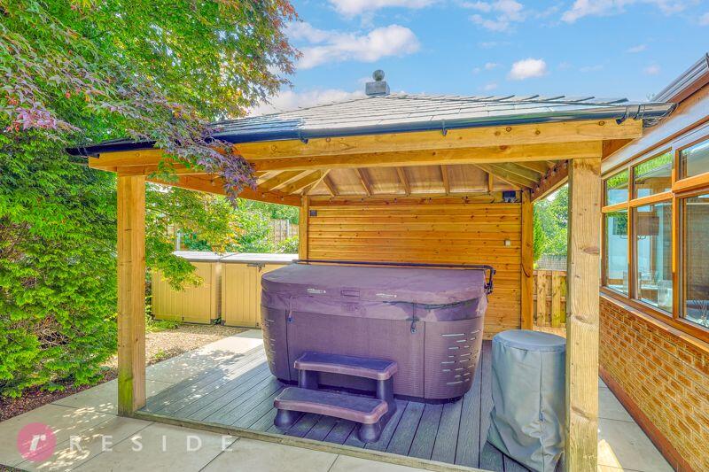 Pergola/Hot Tub
