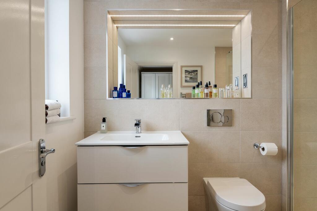 Hill House_ Ensuite