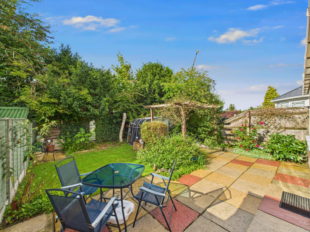 CAM02909G0-PR0484-STILL019