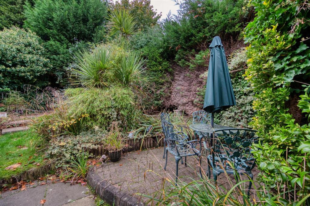 Garden - dining patio.jpg