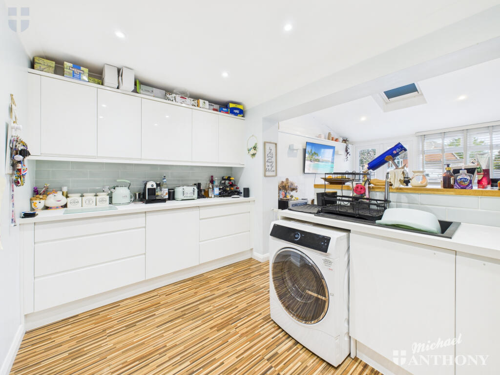 CAM03852G0-PR0429-STILL015