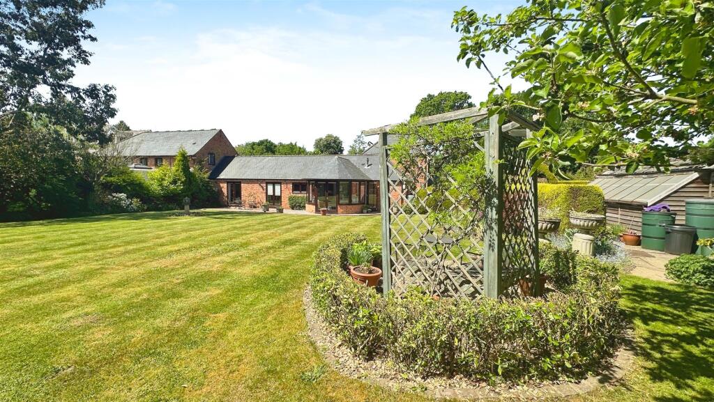 98b56af4--49E2-B0F5-4C7644DC6CEA-40577-00000CE1EDD