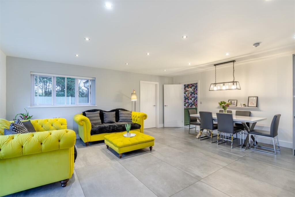 8578201-interior20.jpg