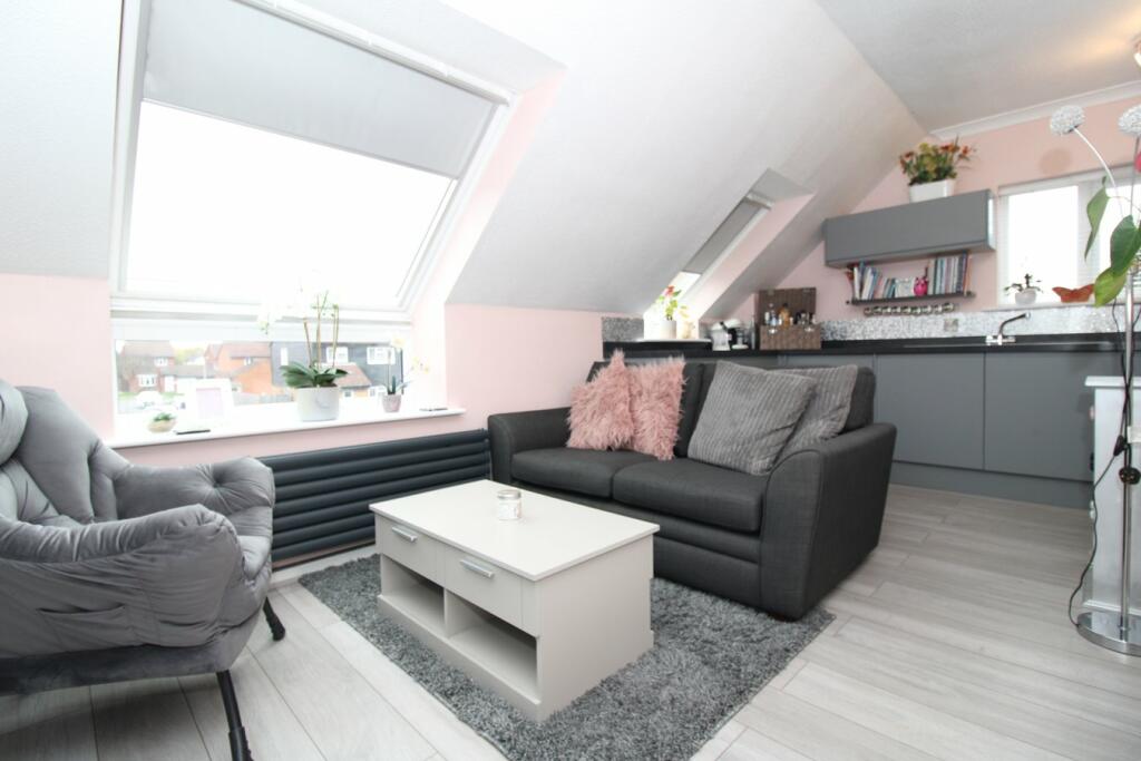 OPENPLAN LIVING AREA/KITCHEN