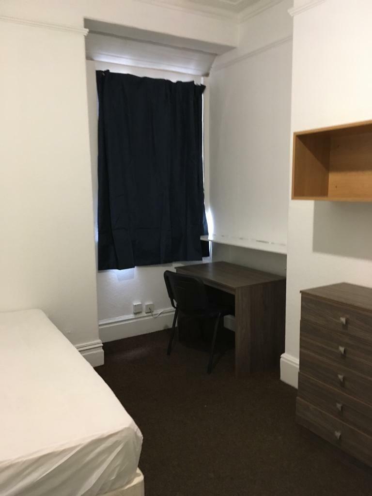 9) 11 Auckland Avenue Bedroom 2 06.08.2020.jpg