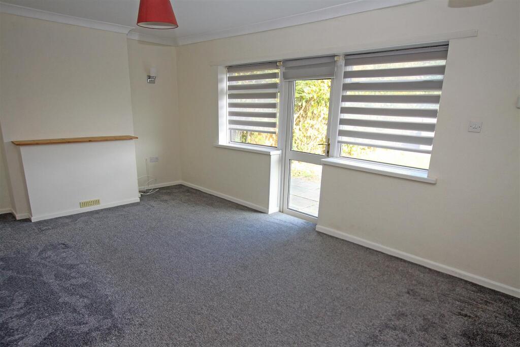 Living room a.jpg