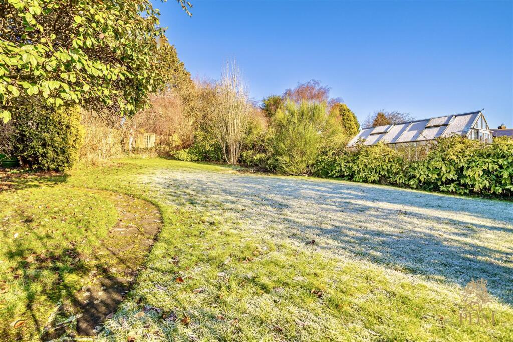 2 Arundel Drive Bramcote NG9 3FX