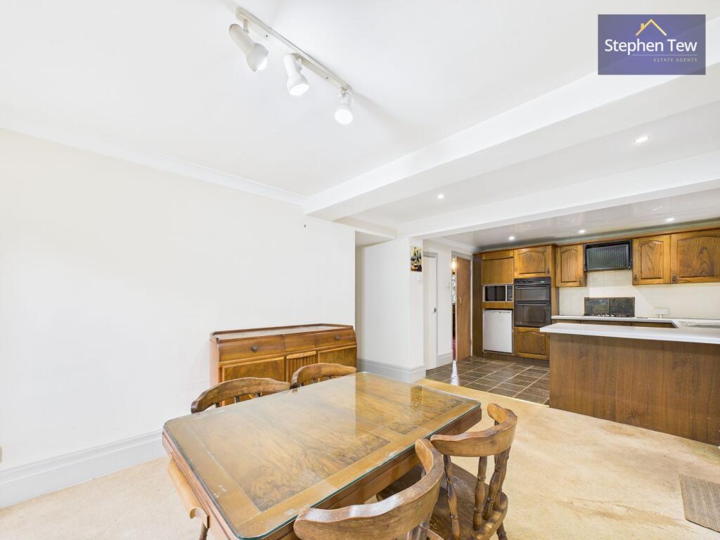 Kitchen/ Dining Room